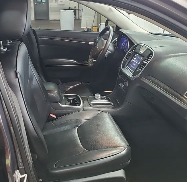 Used 2023 Chrysler 300 Touring L w/ Popular Equipment Group RWD image 7