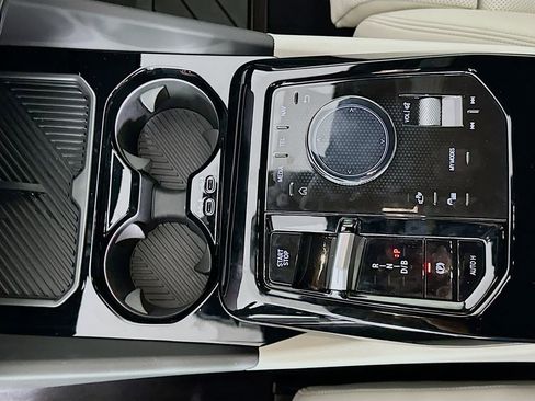 Used 2025 BMW i5 eDrive40i w/ M Sport Package image 17