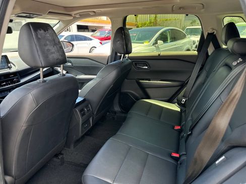 Used 2023 Nissan Rogue SV w/ SV Premium B Package FWD image 15