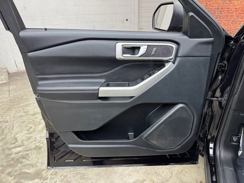Certified 2023 Ford Explorer XLT image 11