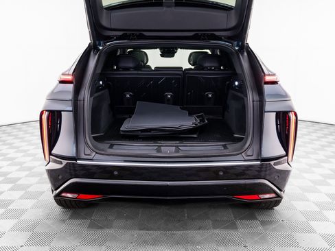 Certified 2025 Cadillac Lyriq Luxury image 33