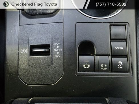 Used 2023 Toyota Highlander XLE image 37