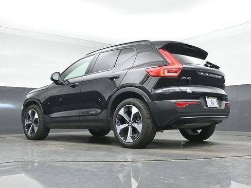 Used 2025 Volvo XC40 B5 Plus AWD/4WD image 19