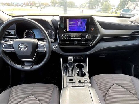 Used 2024 Toyota Highlander LE image 14