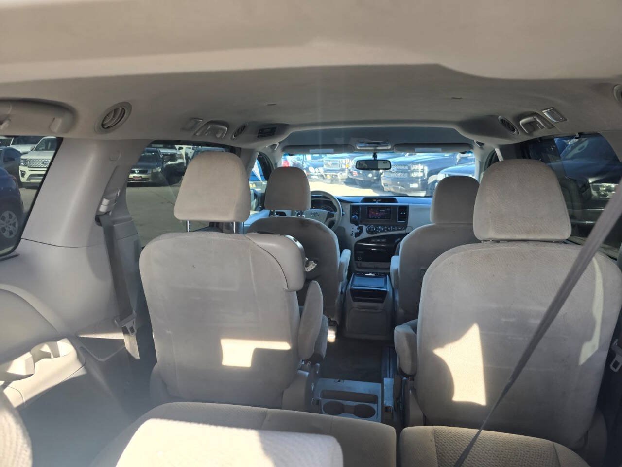 Used 2014 Toyota Sienna LE FWD image 31