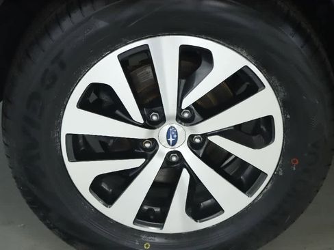 Used 2023 Subaru Outback Premium image 12