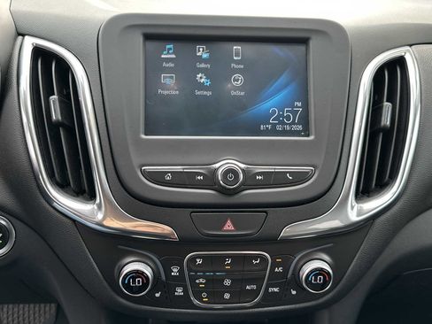 Used 2018 Chevrolet Equinox LT image 17