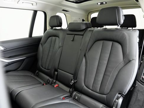 Used 2021 BMW X7 xDrive40i w/ Premium Package image 25