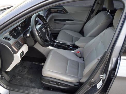 Used 2017 Honda Accord Touring image 13