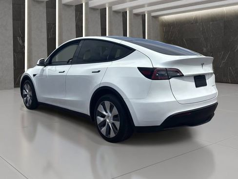 Used 2021 Tesla Model Y Long Range AWD/4WD image 4