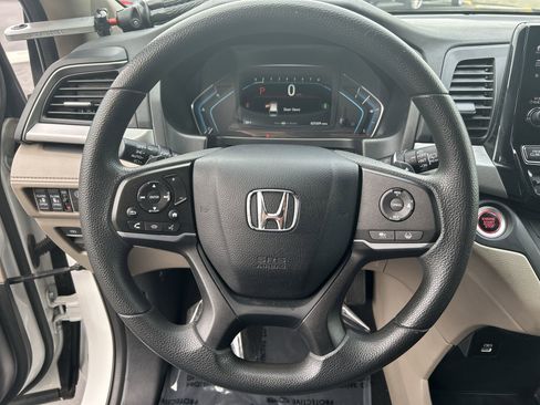 Certified 2023 Honda Odyssey EX image 11