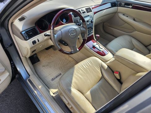 Used 2004 Lexus ES 330 w/ Premium Pkg FWD image 4