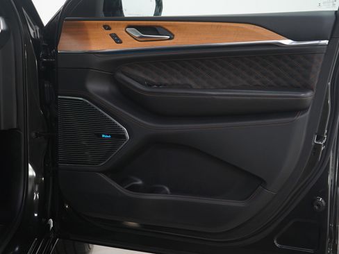 Used 2022 Jeep Grand Cherokee L Summit image 13