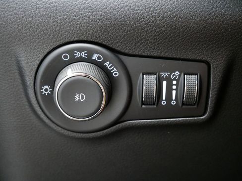 New 2025 Jeep Compass Limited image 21