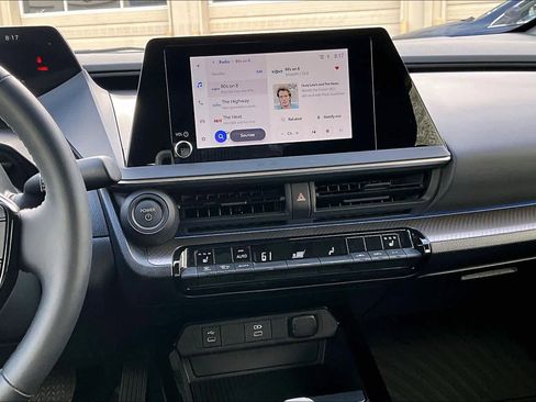 Used 2025 Toyota Prius XLE image 7