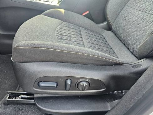 Used 2024 Chevrolet Equinox LT FWD image 17