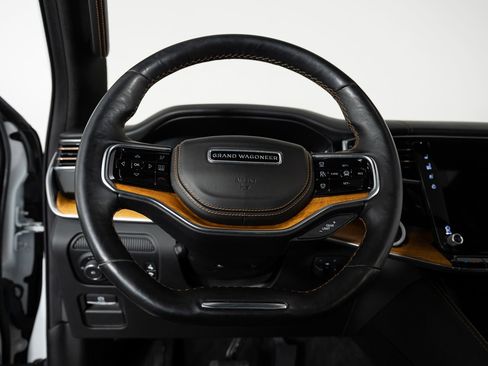 Used 2022 Jeep Grand Wagoneer Series III w/ Rear Seat Video Group 1 image 29