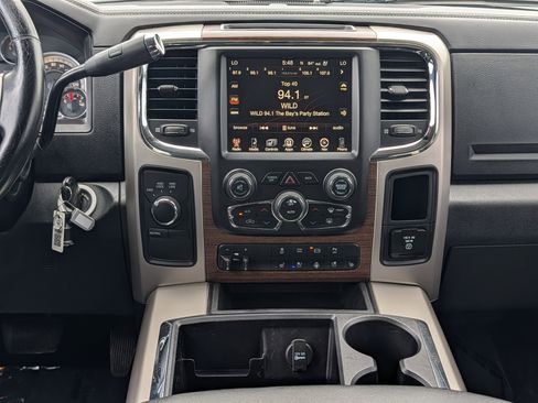 Used 2015 RAM 3500 Laramie w/ Convenience Group AWD/4WD image 18