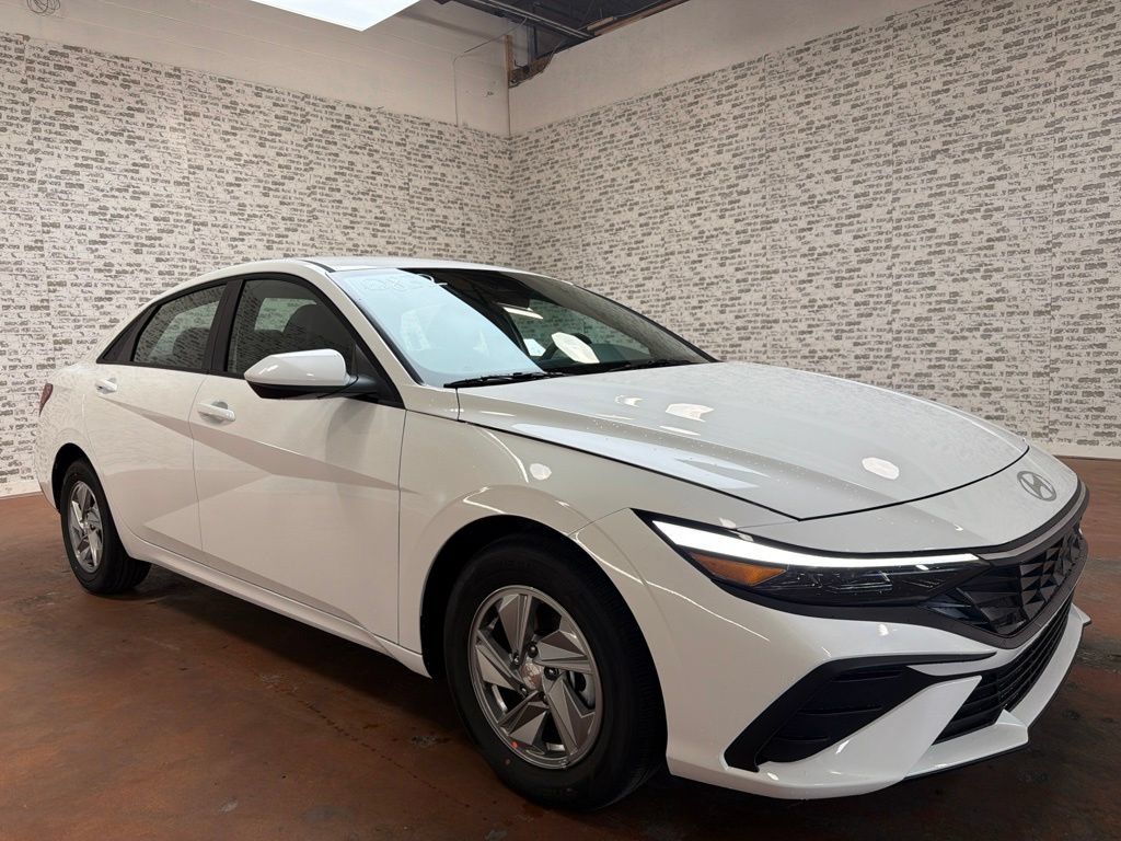 New 2026 Hyundai Elantra SE FWD image 1