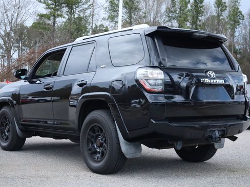 Used 2016 Toyota 4Runner SR5 Premium image 3