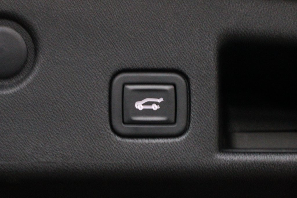 Used 2022 Chevrolet Equinox LT w/ Driver Convenience Package FWD image 9
