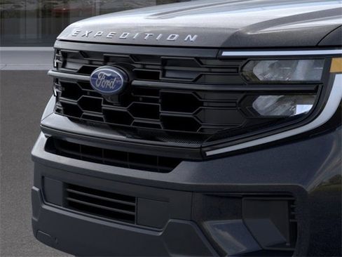 New 2025 Ford Expedition Active image 17