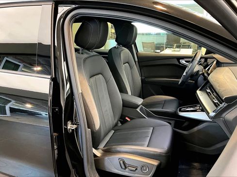 Used 2025 Audi Q4 e-tron Premium Plus w/ Premium Plus image 9