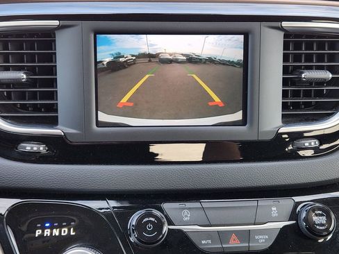 Used 2023 Chrysler Voyager LX image 13