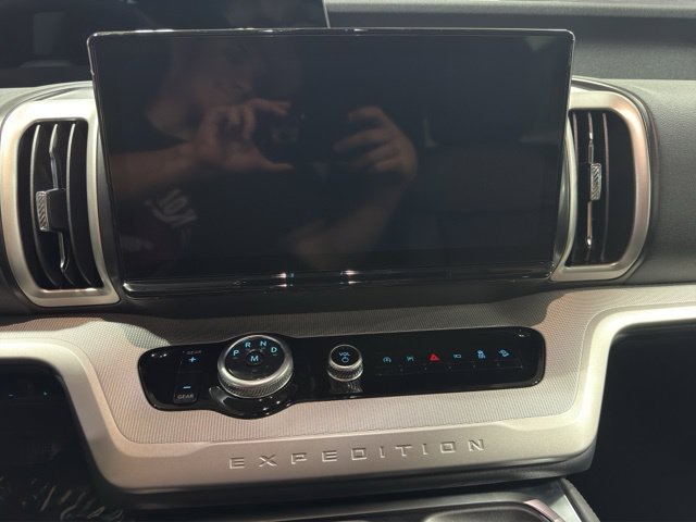 New 2027 Ford Expedition Max Active AWD/4WD image 3