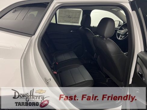 New 2025 Chevrolet Trax LT w/ Sunroof Package image 38