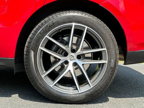 Certified 2025 Porsche Macan AWD/4WD image 31