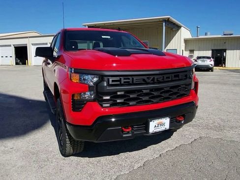 New 2026 Chevrolet Silverado 1500 Custom Trail Boss w/ LPO, Dark Essentials Package AWD/4WD image 2