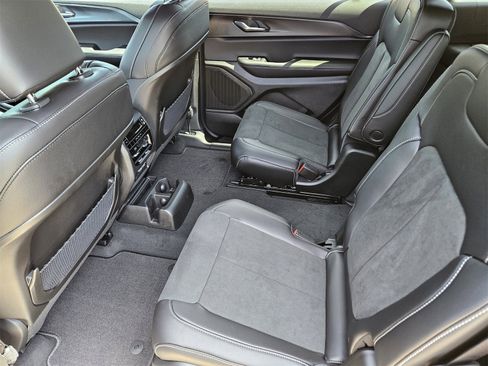 New 2025 Jeep Grand Cherokee L Altitude image 29