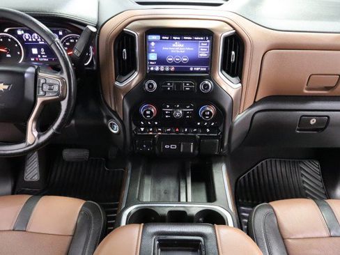 Used 2020 Chevrolet Silverado 2500 High Country w/ Technology Package AWD/4WD image 7