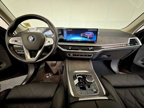 Certified 2024 BMW X7 xDrive40i w/ Premium Package AWD/4WD image 12