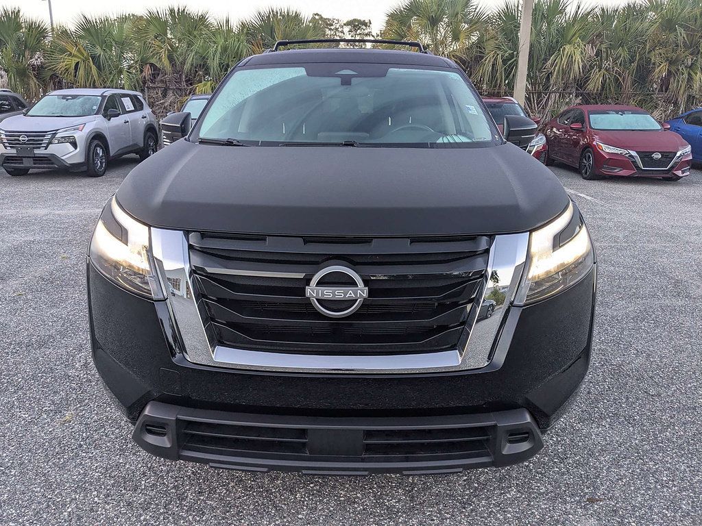 Used 2025 Nissan Pathfinder SV FWD image 10