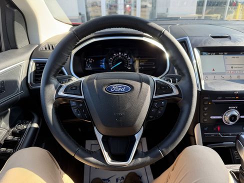 Used 2018 Ford Edge Titanium w/ Equipment Group 302A image 9