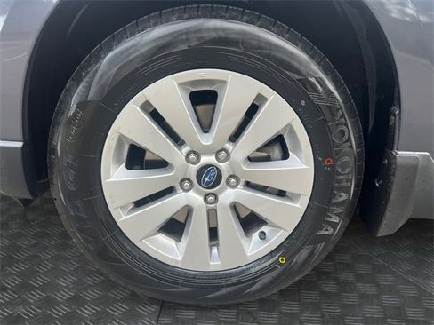 Used 2017 Subaru Outback 2.5i Premium image 9