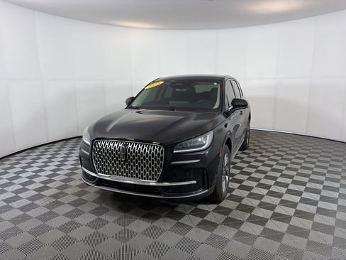 Used 2025 Lincoln Corsair AWD image 2