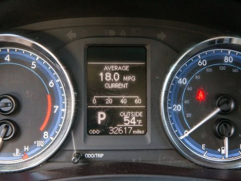 Used 2018 Toyota Corolla LE image 17