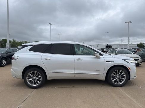 Used 2024 Buick Enclave Avenir w/ Avenir Technology Package AWD/4WD image 2