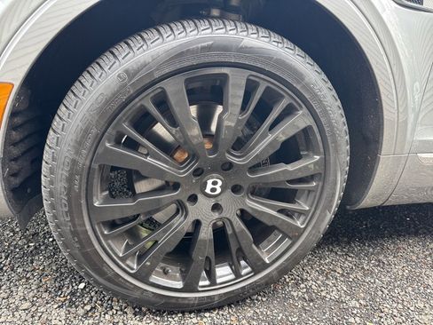 Used 2018 Bentley Bentayga Activity image 49