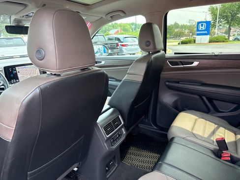 Used 2024 Volkswagen Atlas SEL AWD/4WD image 22