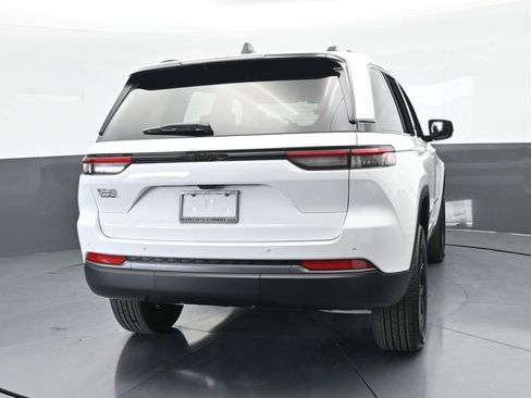 New 2026 Jeep Grand Cherokee Altitude RWD image 5