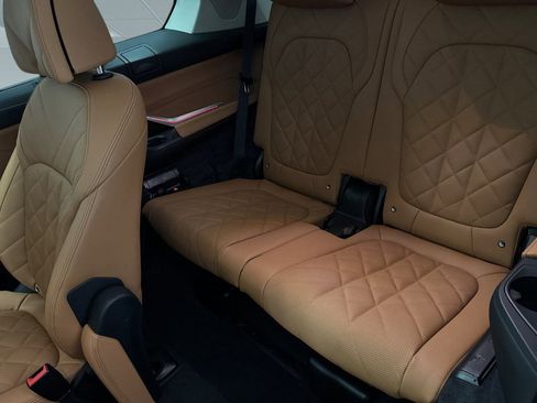 Used 2026 BMW X7 xDrive40i w/ Premium Package image 28