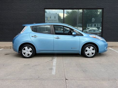 Used 2015 Nissan Leaf S w/ Charge Package FWD image 6