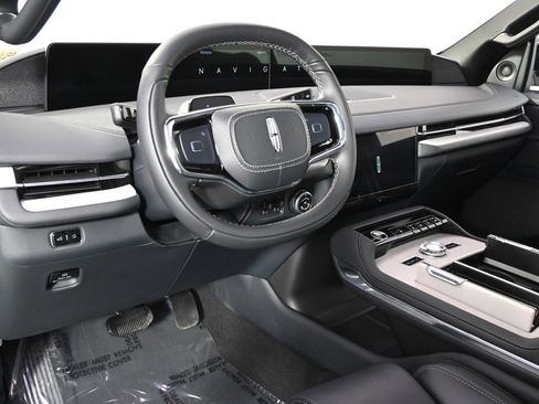 New 2025 Lincoln Navigator Reserve w/ Jet Appearance Package image 12
