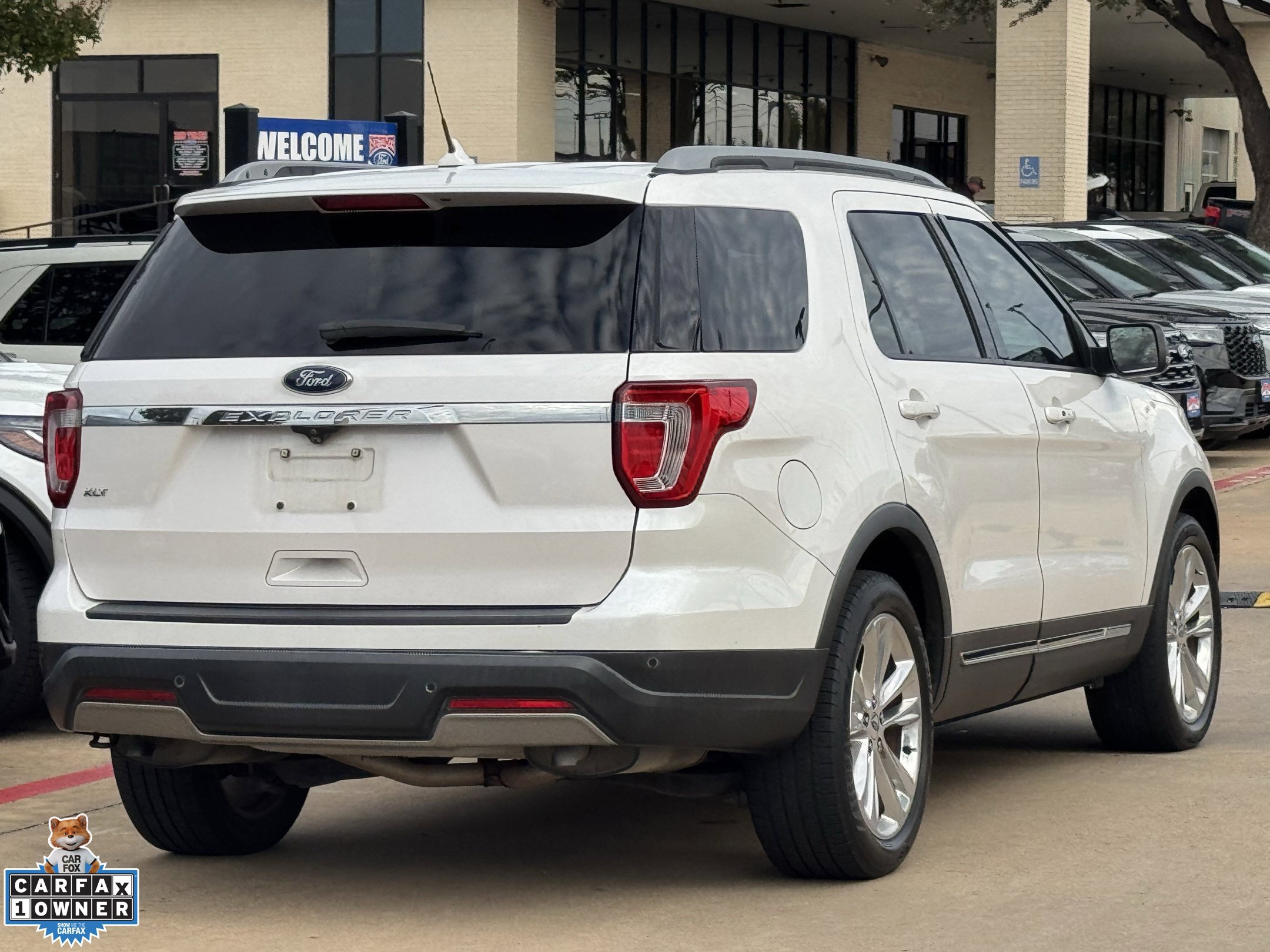 Used 2019 Ford Explorer XLT w/ Equipment Group 202A FWD image 4