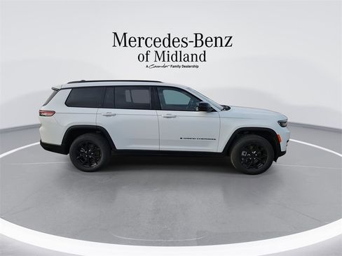 Used 2024 Jeep Grand Cherokee L Laredo image 9