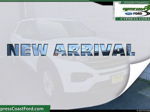 Certified 2022 Ford Explorer XLT image 1